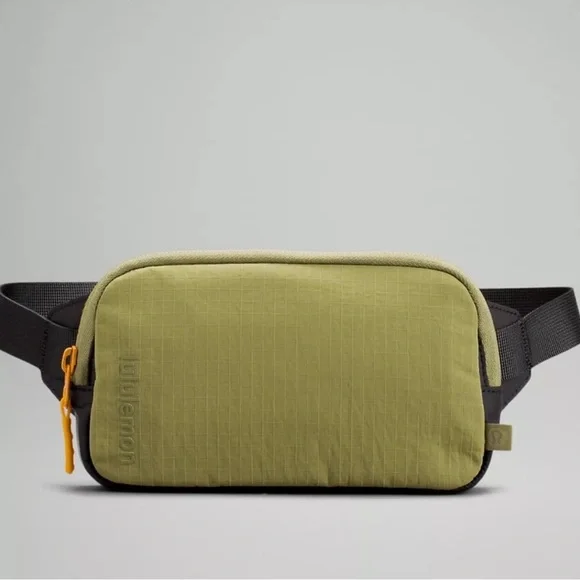 Lululemon athletica Green Mini Belt Bag 0.7L Unisex - Picture 1 of 6